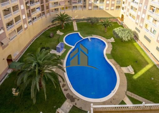 Apartamento - Venta - Torrevieja - URE-22016